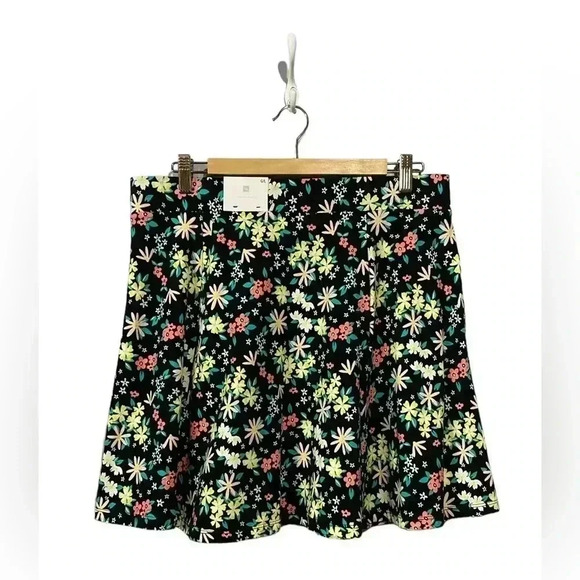 Tag, Floral Print Flared Mini Skirt, Large, Black  🌸 - Picture 6 of 11